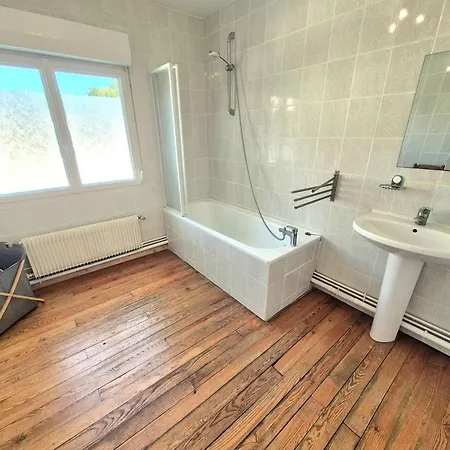 Maison A 1km De La Plage, Terrasse, Cheminee, Jeux - Fr-1-675-53 ويميرو
